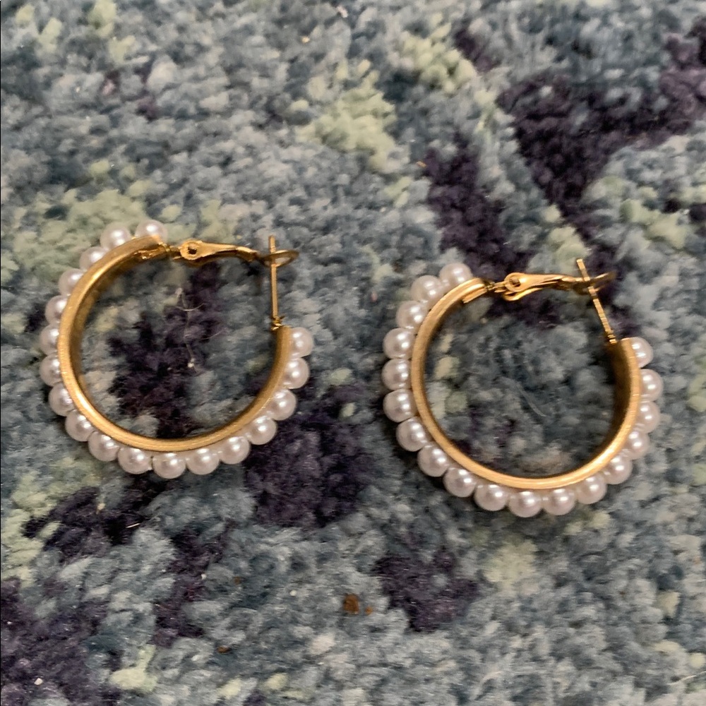 Classic gold w faux pearl 1” hoops pierced lever back earrings